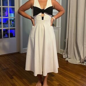 Club London. Size US 6. White with large black bow detail. Never worn.